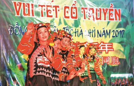 Những điệu múa cổ truyền là nét văn hóa không thể thiếu trong ngày Tết của người Hà Nhì.