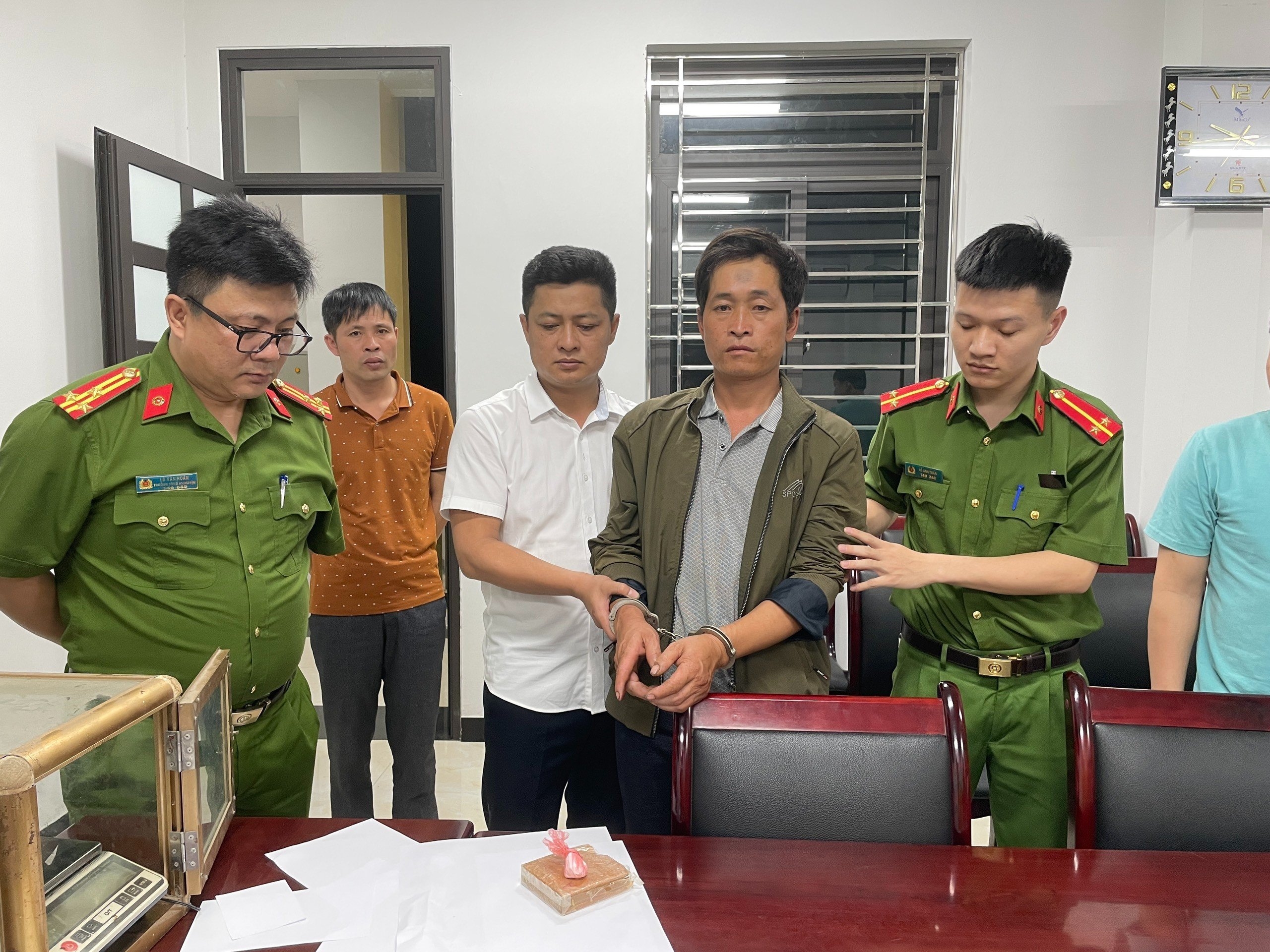 Công an huyện Mường Tè triệt phá thành công chuyên án 0423C, thu giữ gần 1 bánh ma túy