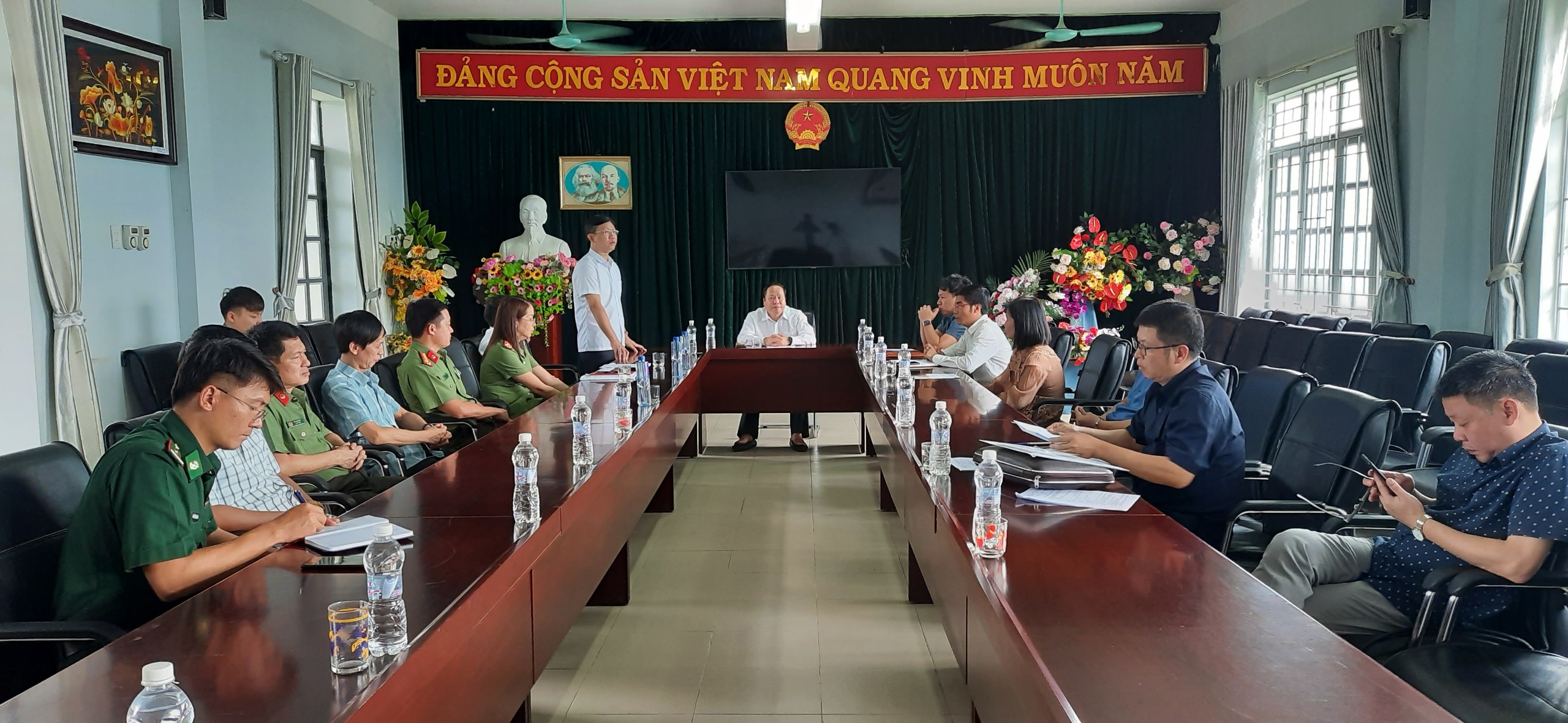 Đồng chí Tống Thanh Hải - Quyền Chủ tịch UBND tỉnh kiểm tra công tác chuẩn bị tổ chức Kỳ thi tốt nghiệp THPT năm 2023 tại huyện Mường Tè