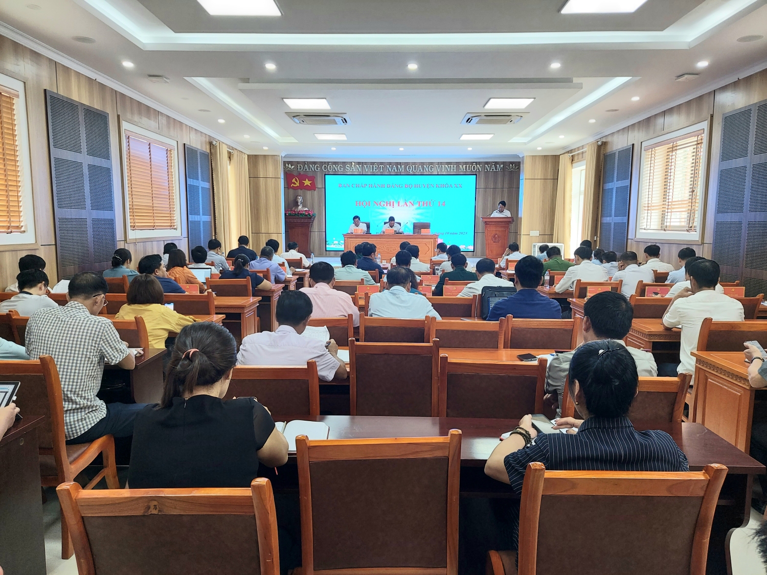 Toàn cảnh hội nghị lần thứ 14, BCH Đảng bộ huyện Mường Tè  khóa XX, nhiệm kỳ 2020 – 2025